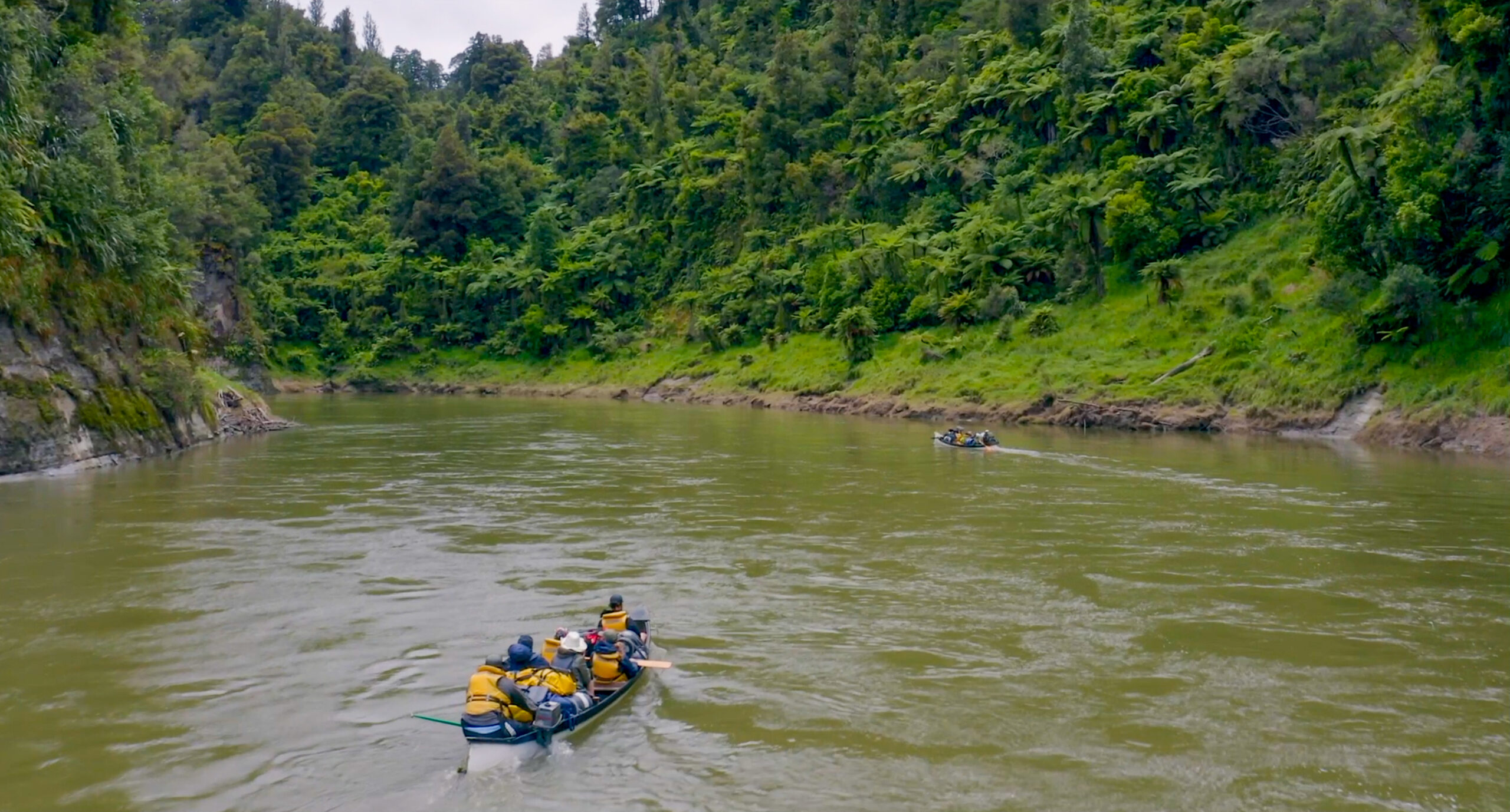 Kanus auf dem Whanganui aus dem Film "I AM THE RIVER, THE RIVER IS ME" Quelle: Mindjazz Pictures